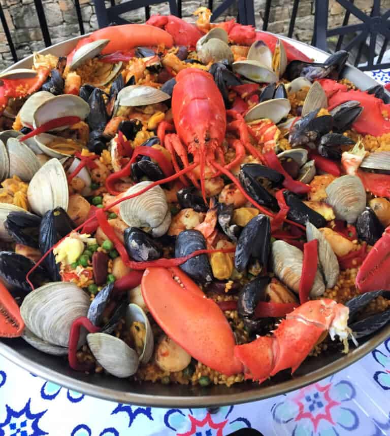 can you add lobster to paella